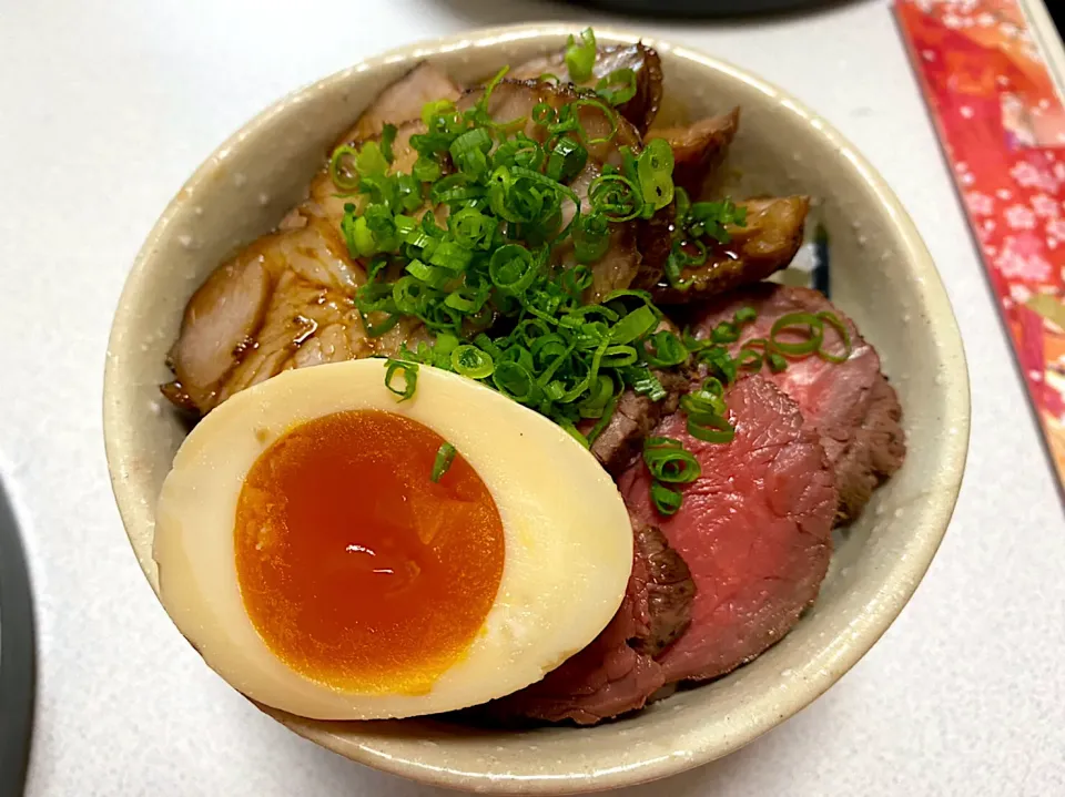 ご飯が進む！！サイコーかよ丼🐮🐷|かづさん