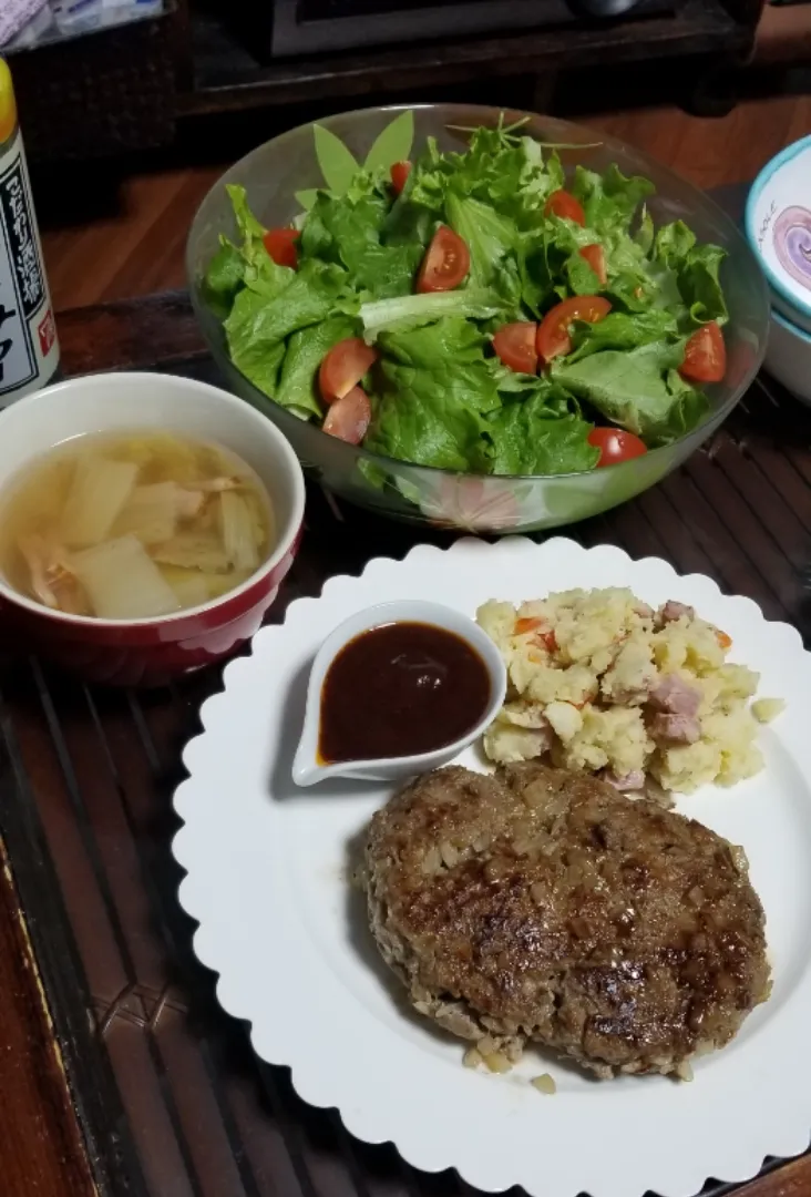 奥様料理で、麹ハンバーグと白菜スープにサラダ🥗☺️☺️|dai.noriさん