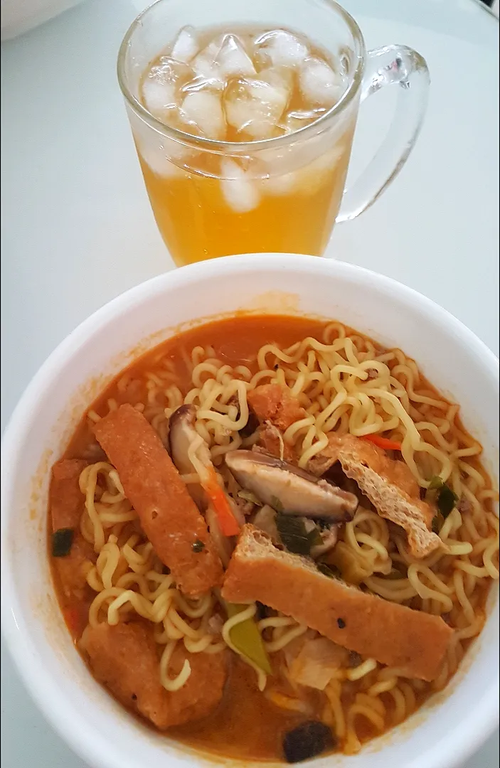 12.1.20 Lunch Korean Ramen with green onions tau pok shiitake mushroom minced beef 😍😋🤗|🌷lynnlicious🌷さん