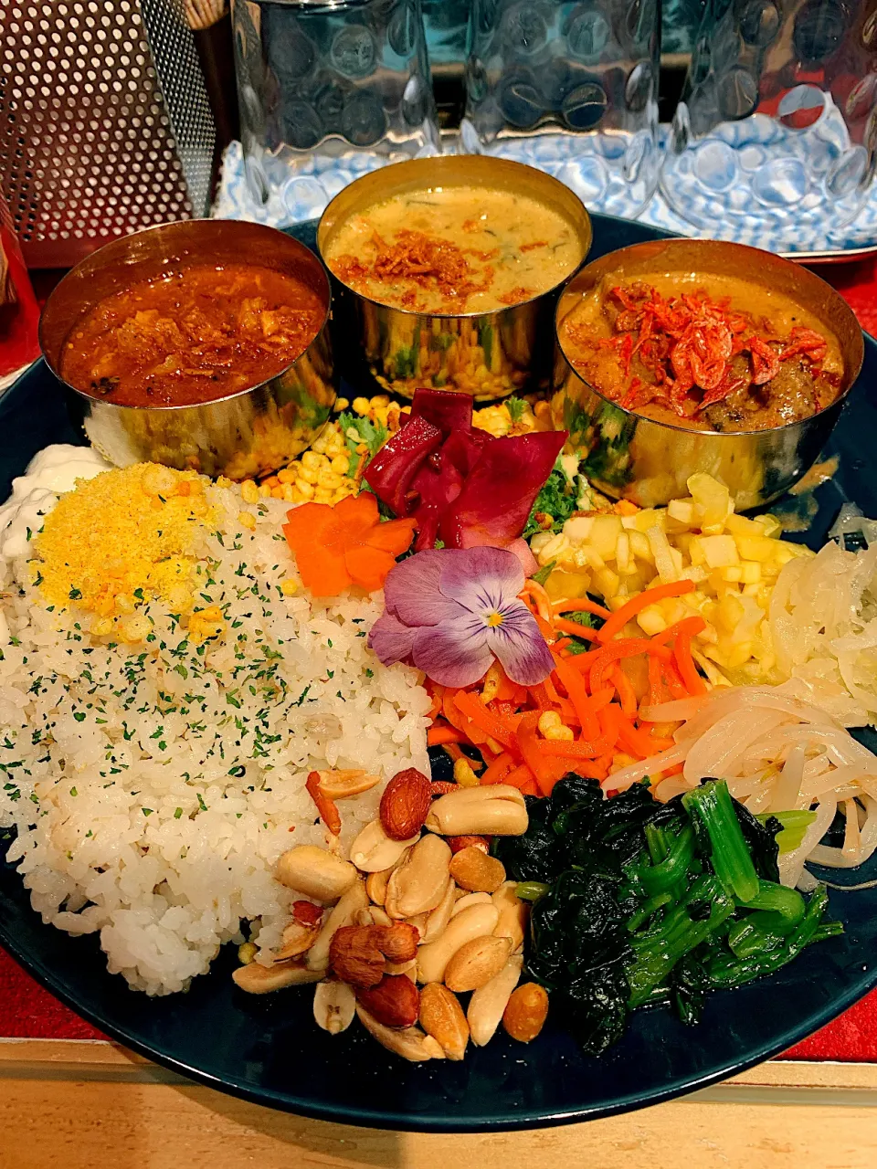 Snapdishの料理写真:中崎町 #サムヤ A阿波ビンダルー Bココナッツチキンカレー C粕汁mixカレー 3種 2020.01.12|papicoさん