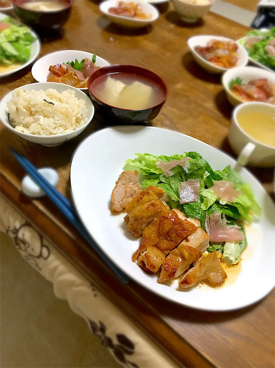 照り焼きチキン・生ハムサラダ・刺身の漬け・鯛めし・潮汁|ちびろ菌さん