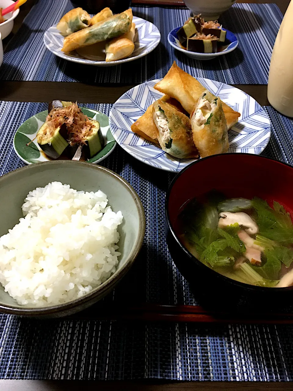 Snapdishの料理写真:大葉と鶏むね肉のチーズ春巻き、茹でナスのポン酢かけ、しいたけのスープ|ちぐあささん