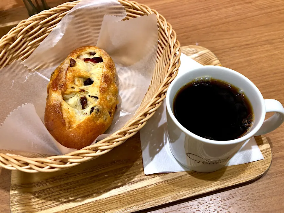 Snapdishの料理写真:4種のフルーツ w/ コーヒー|T. Wonderさん