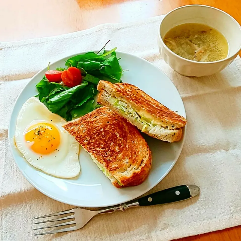 Snapdishの料理写真:ホットサンドで朝ごはん|えるえるさん