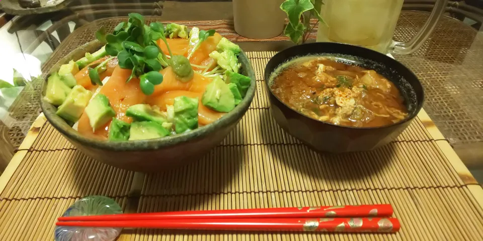 サーモン山芋アボカド丼＆葱一本一椀赤だし卵入り|miyuki🌱さん