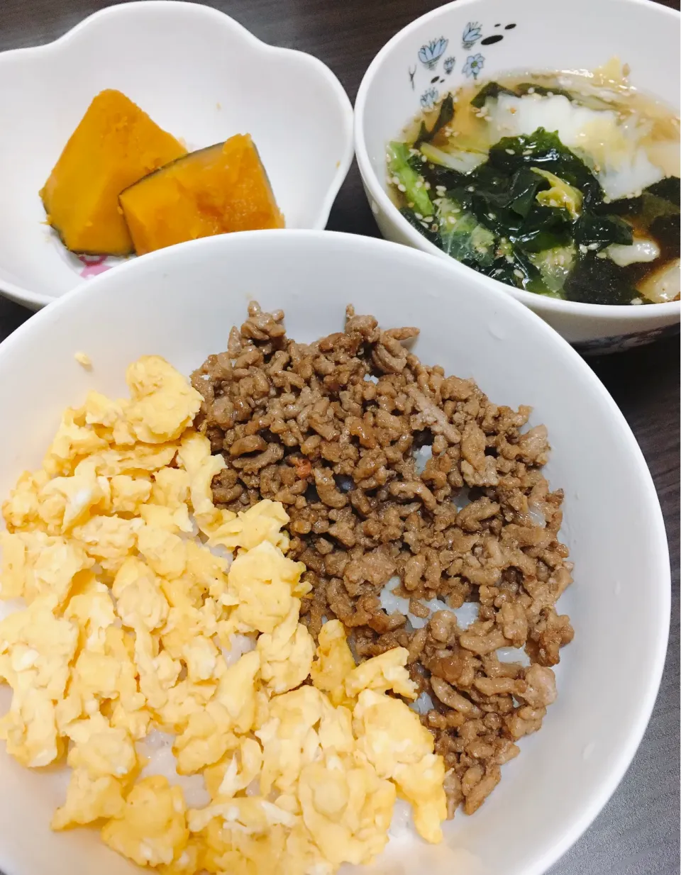 二色丼、白菜スープ、かぼちゃの煮物|しぃさん