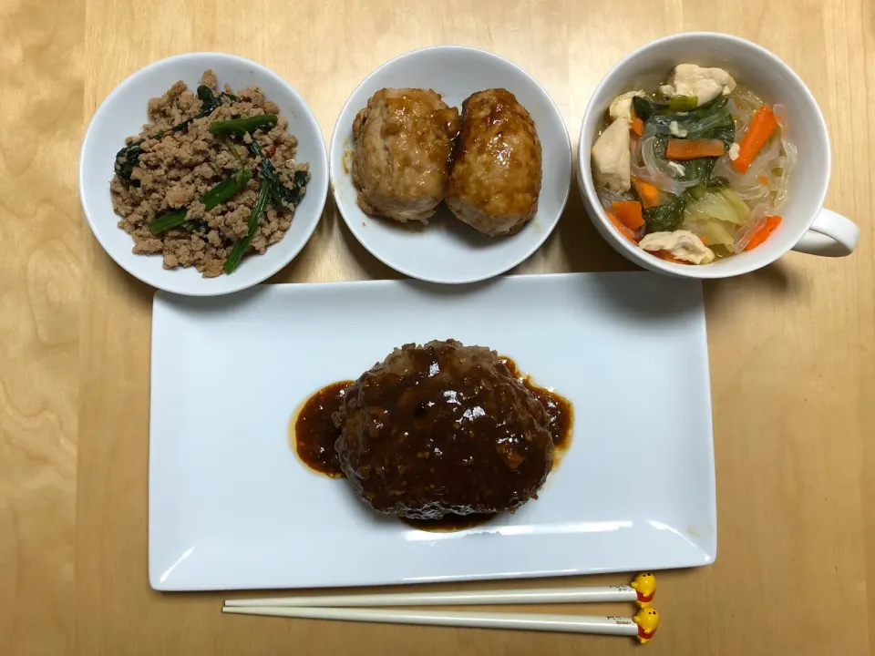 チーズインハンバーグ、ほうれん草のひき肉炒め、ささみとレタスの春雨スープ、肉巻き半熟卵|Rioさん