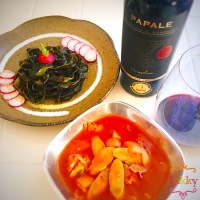 ほうれん草タリアテッレトリュフ薫るイカ墨ソース＊根菜トマトスープ