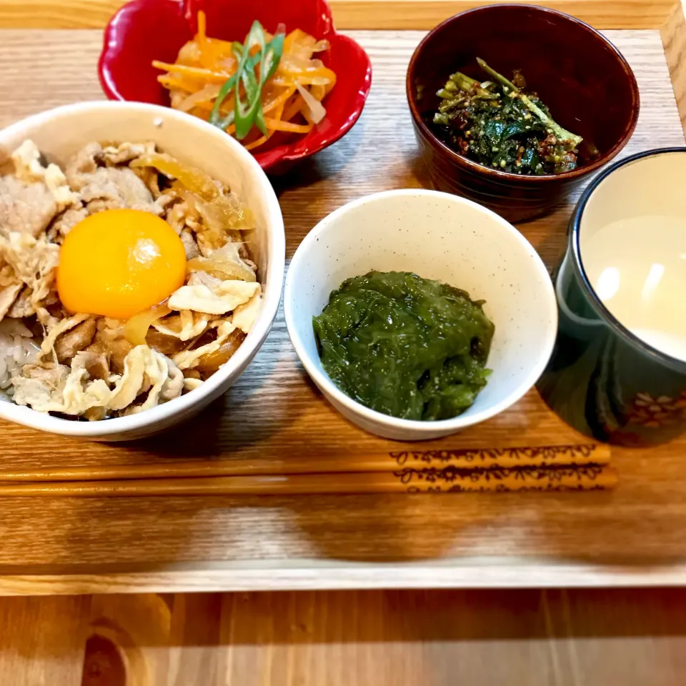 Snapdishの料理写真:・豚丼・もずく・鰆の野菜あんかけ・アスパラ菜のマスタード和え|まぁちゃんさん