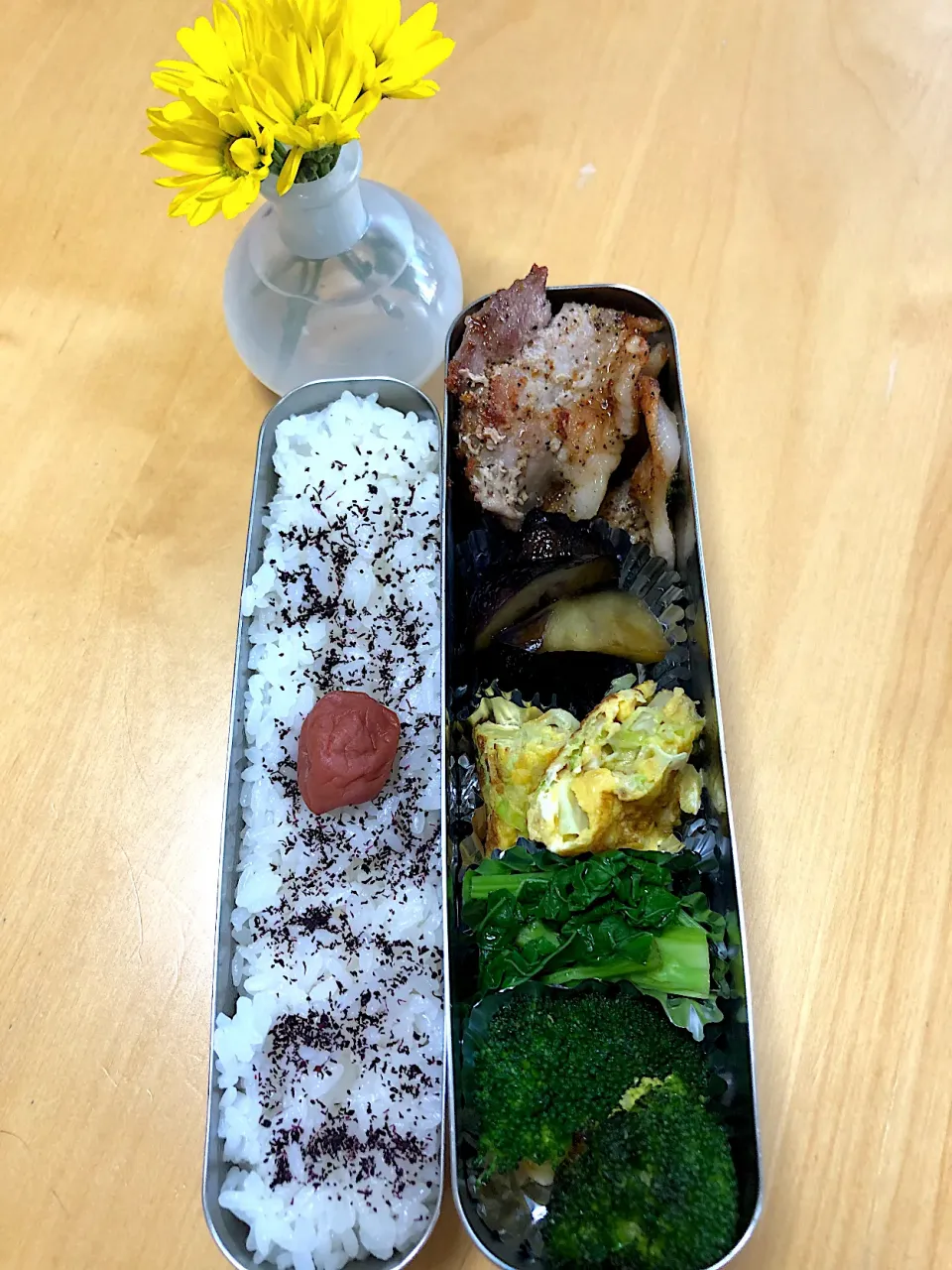 ポークペッパーソテー　茄子煮　キャベツオムレツ　なばなのからし和え　ブロッコリー🥦 炒め弁当|Kumiko Kimuraさん