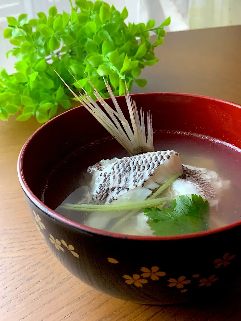 釣り魚🎣
メイチダイの潮汁|9421beruさん