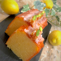 ガトーウィークエンドシトロン♪( ´▽｀)発酵バターに粗挽きアーモンドプードルを使った2種類の生地を合わせて作る濃厚でリッチなバターケーキです☺️✨