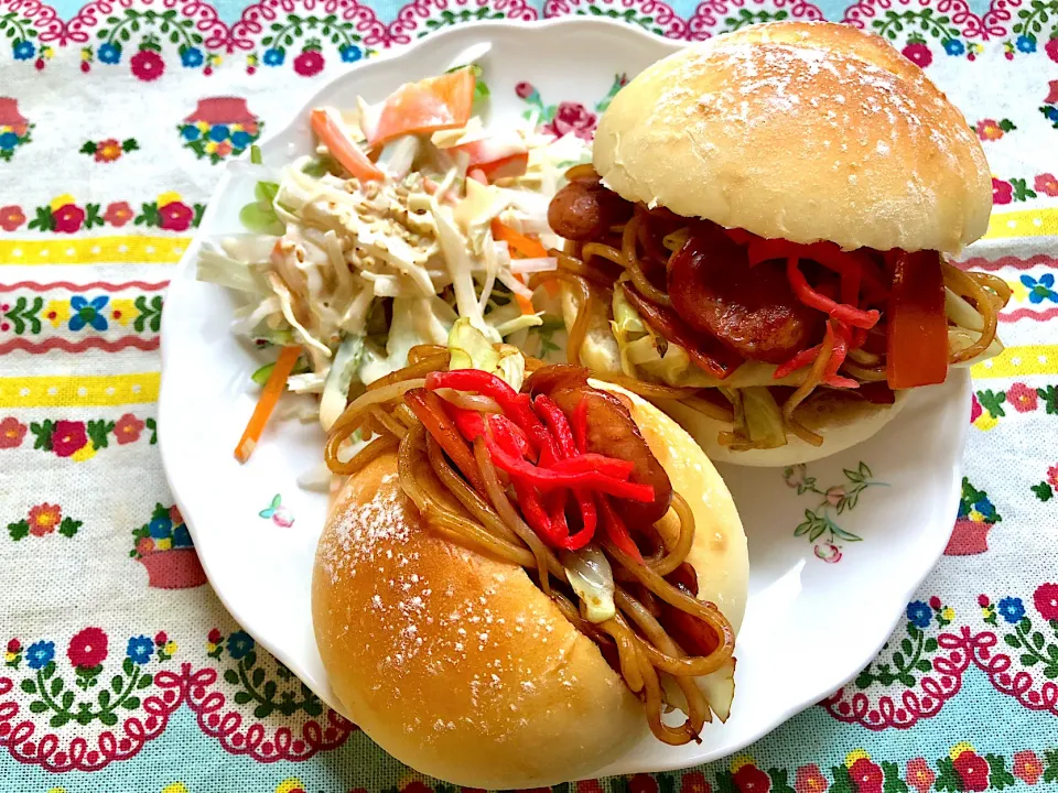 簡単白パンde焼きそばパン🍞|がぁがさん