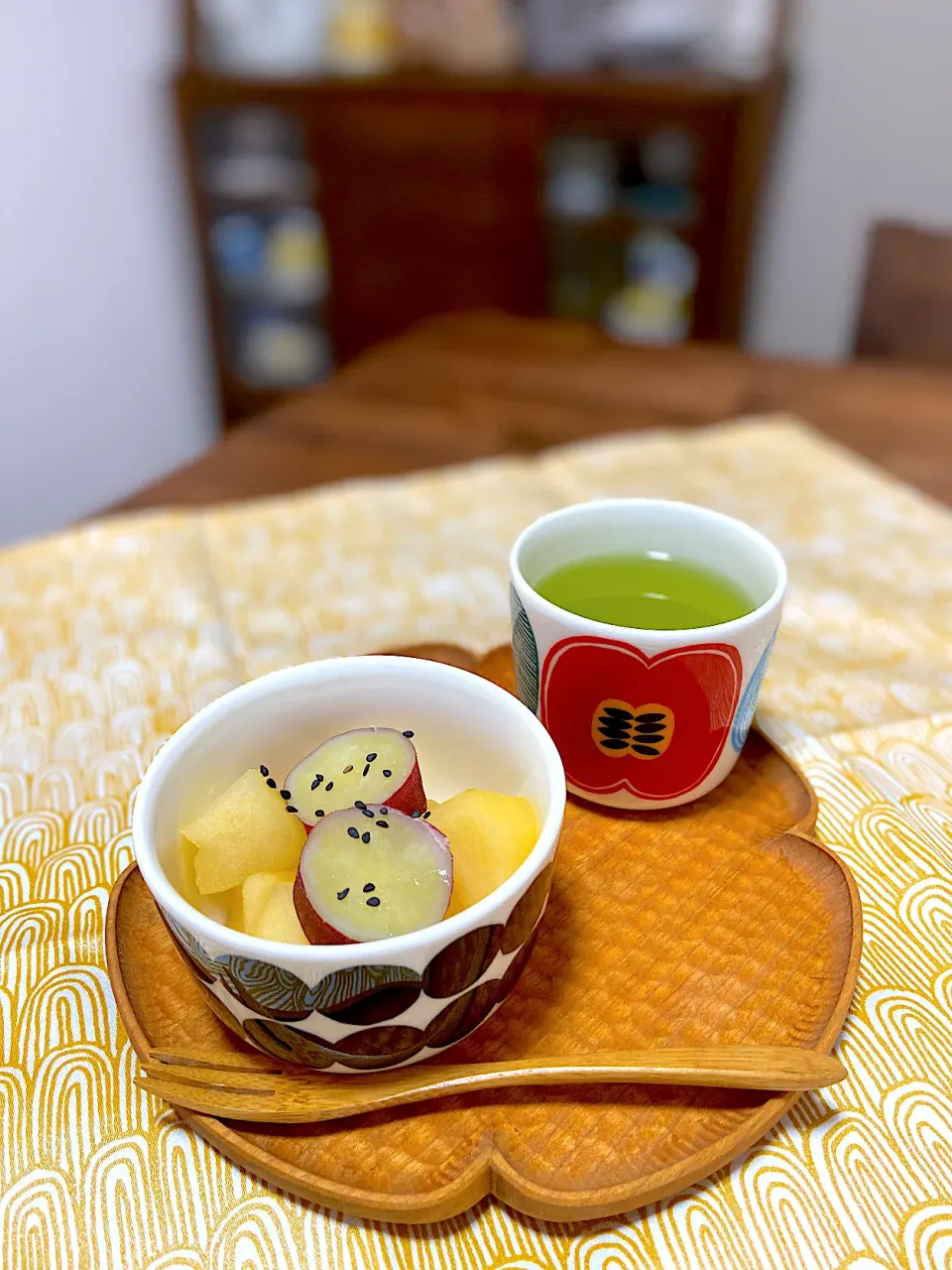 ホッコリおやつ🧡林檎🍎とさつまいも🍠の甘煮🧡|ナナさん