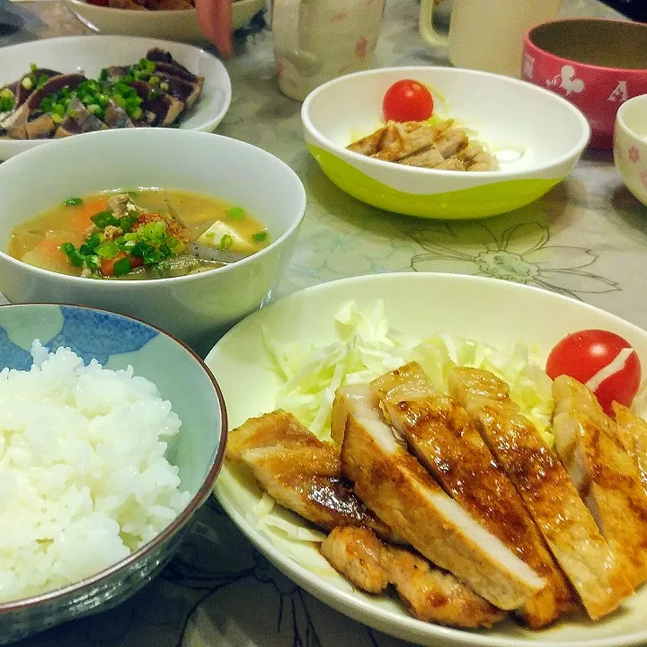 今日の晩ご飯😊
トンテキ、トン汁、鰹のたたき😊|Mitsuhiro.Sさん