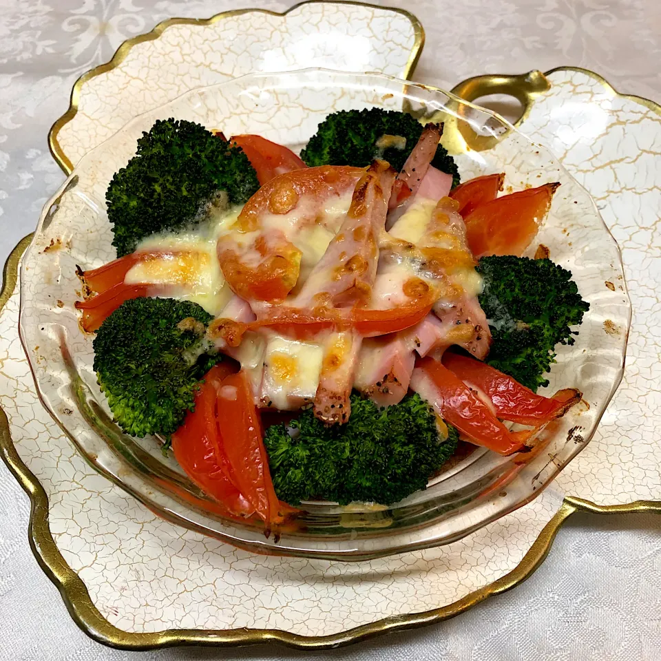 トマト🍅ベーコン🥓ブロッコリー🥦チーズ焼き🧀|henryさん