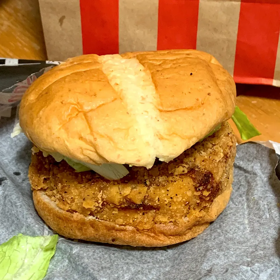 ブラックホットサンド🍔|るみおんさん