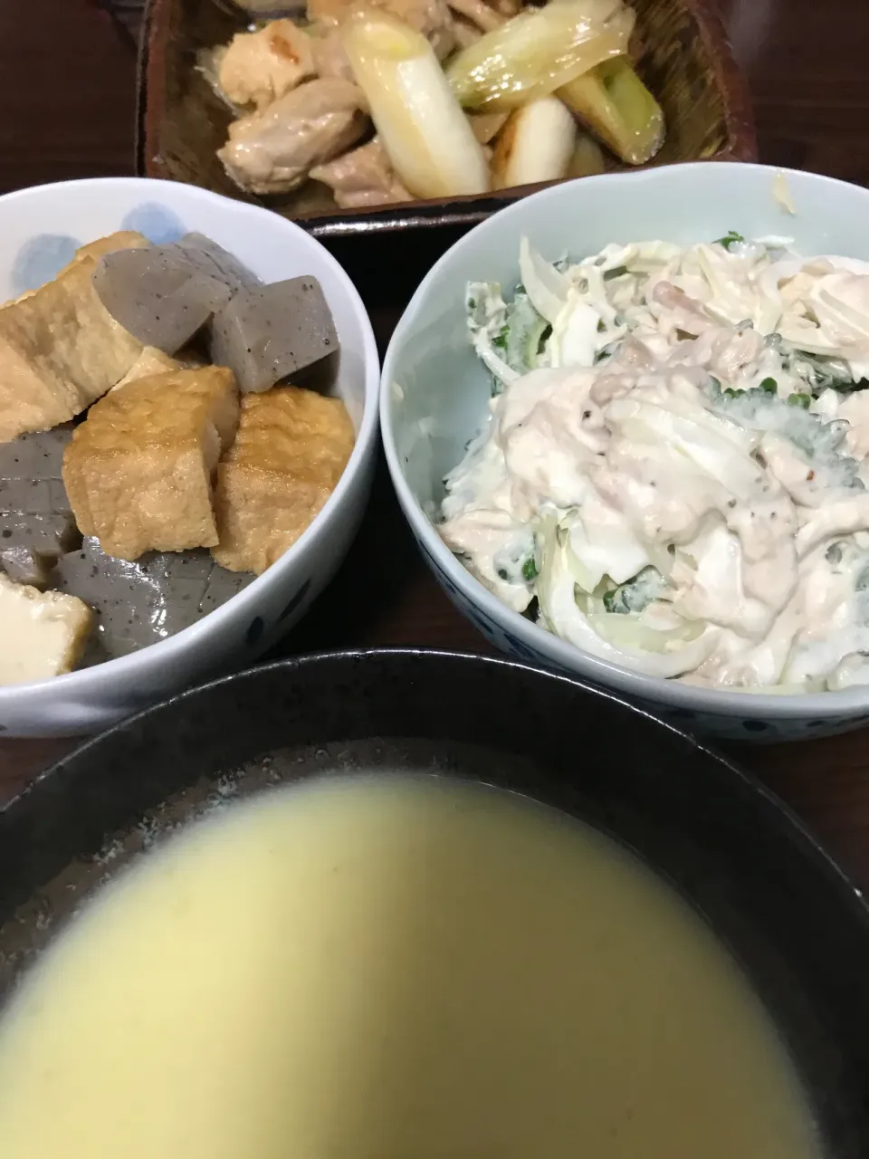 1月13日晩ご飯。とりももとネギ炒め、ゴーヤとツナサラダ、厚揚げとこんにゃく煮、さつまいもご飯とポタージュ🍠|あやさん