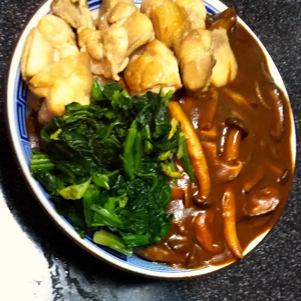 きのこ🍄たっぷり💗カレー🍛ハーブソルト🧂チキン🐔とほうれん草🥬乗せ💕乗せ😋👌✨|内藤ひろみさん