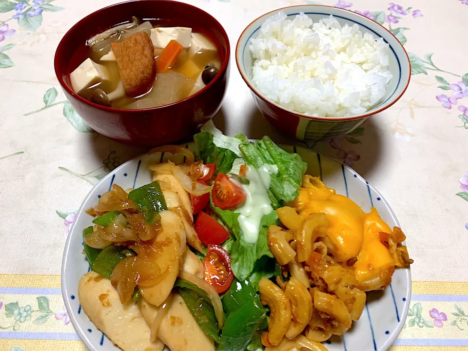 Snapdishの料理写真:朝ごはん、ソーセージ生姜焼き、マカロニミートグラタン|Isimura Hidekiさん