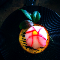 おもてなしに！ラディッシュの椿にぎり