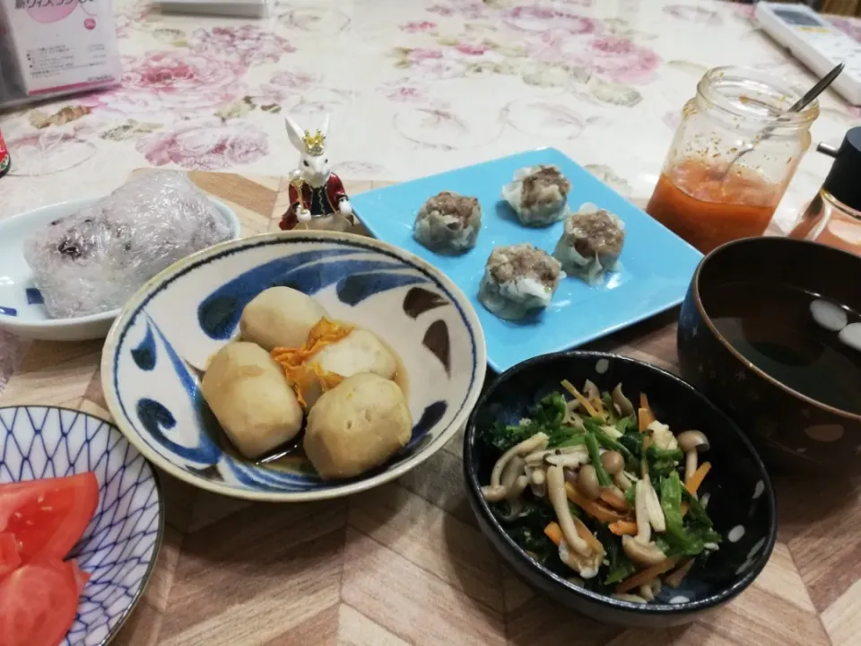 '20 1/14 
お昼に炊いた里芋と冷凍しておいた焼売で晩ごはん😋|たえさん