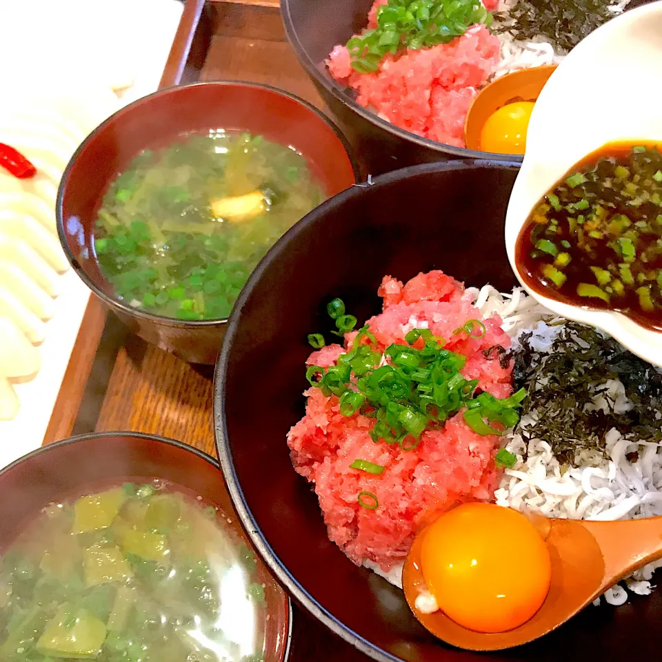 にゃんこ羨ましいから海鮮二色丼にした|シュトママさん