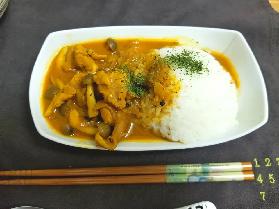 六種類のスパイスの基本のキノコカレー
スパイスからカレーを作ると美味しいし、面白いですよ♪
#カレー|おこげさん