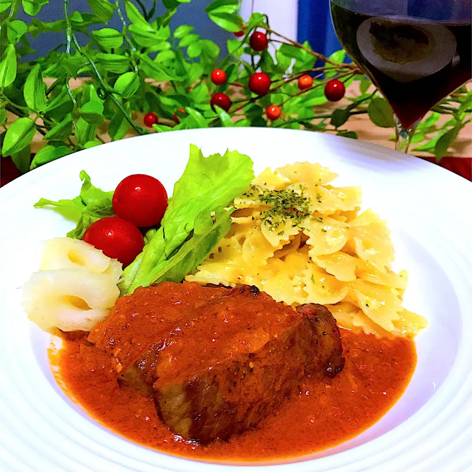 🥩牛フィレステーキに🍝ファルファレクリームチーズパスタのコンビです。😋|Sの食卓さん