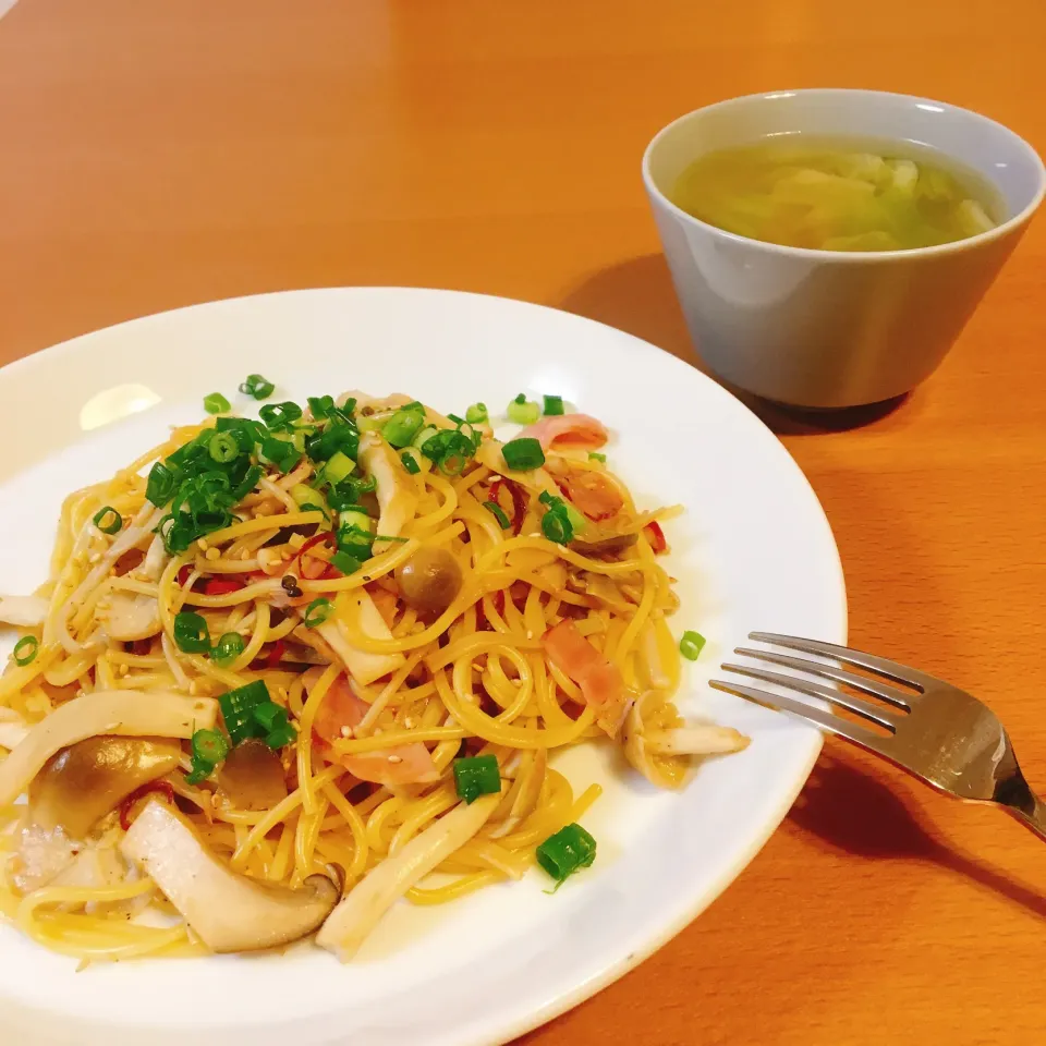 Snapdishの料理写真:きのことベーコンのペペロンチーノ🍄|Norikoさん