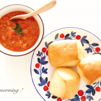 ミルクパンとミートソース。