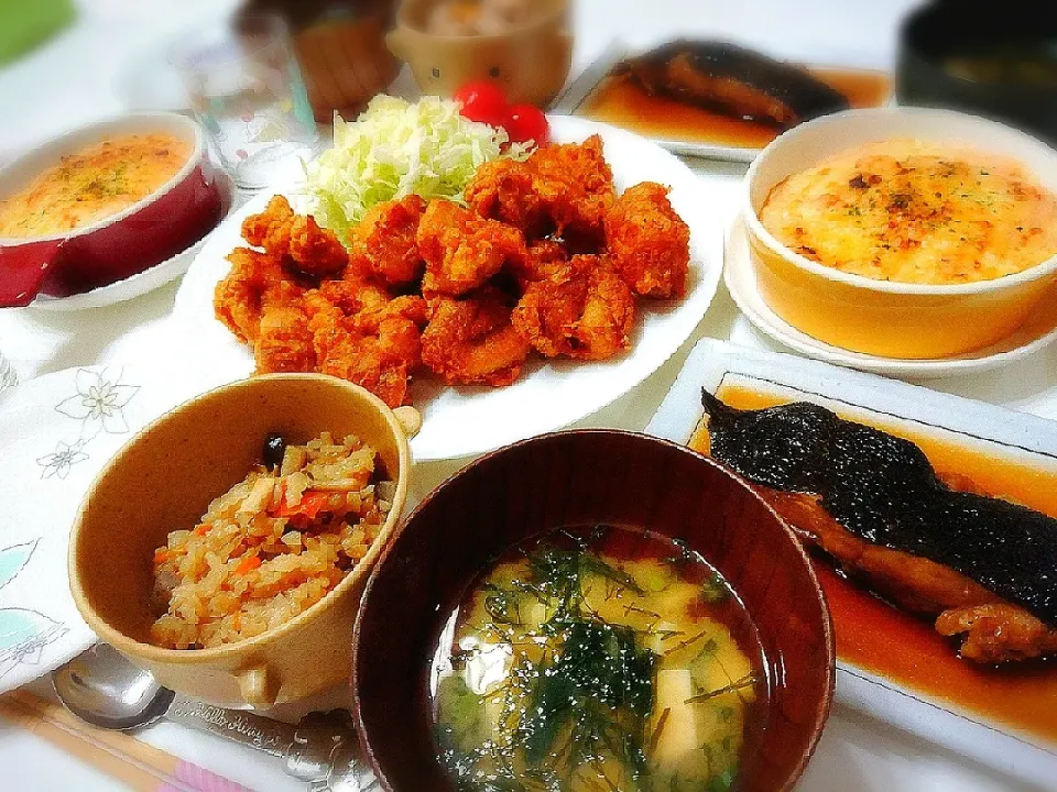 夕食(^ー^)
鶏肉炊き込みご飯
唐揚げ&サラダ
黒カレイ煮付け
タラモチーズグラタン
お味噌汁(菜のり、豆腐、わけぎ)|プリン☆さん