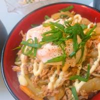 ピリ辛マヨひき肉丼