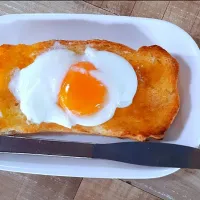 Egg on toast bread|Gopal Bkさん