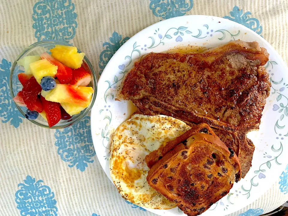 Steak and eggs cinnamon bread fruit salad on the side|Kareem Boogieさん