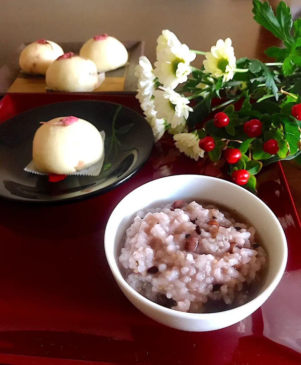 とんちんさんの料理 小豆粥   と🌸桜饅頭〜急にお粥が食べたくなって|とんちんさん