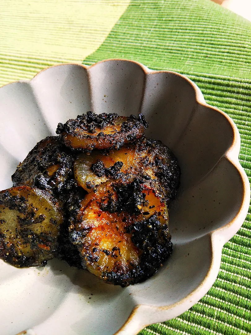 ヤーコンの黒ごま和え

ヤーコンを焼いて、黒ごま、味噌、マヨネーズで和えました。
ヤーコンが甘い💕|satotoさん