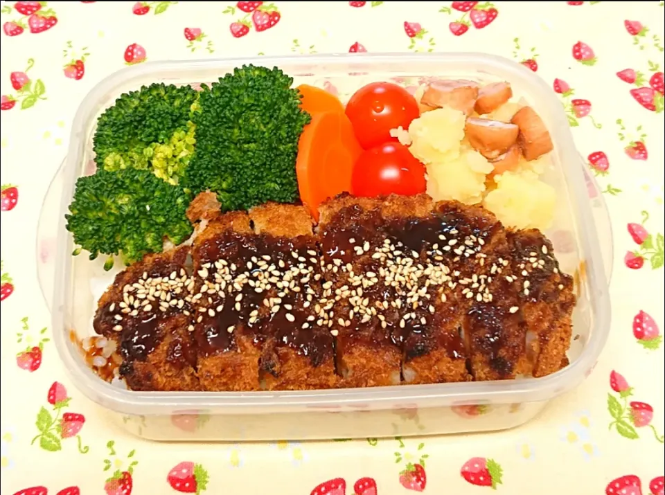 トンカツのっけ弁当❤️|みちゅあしさん