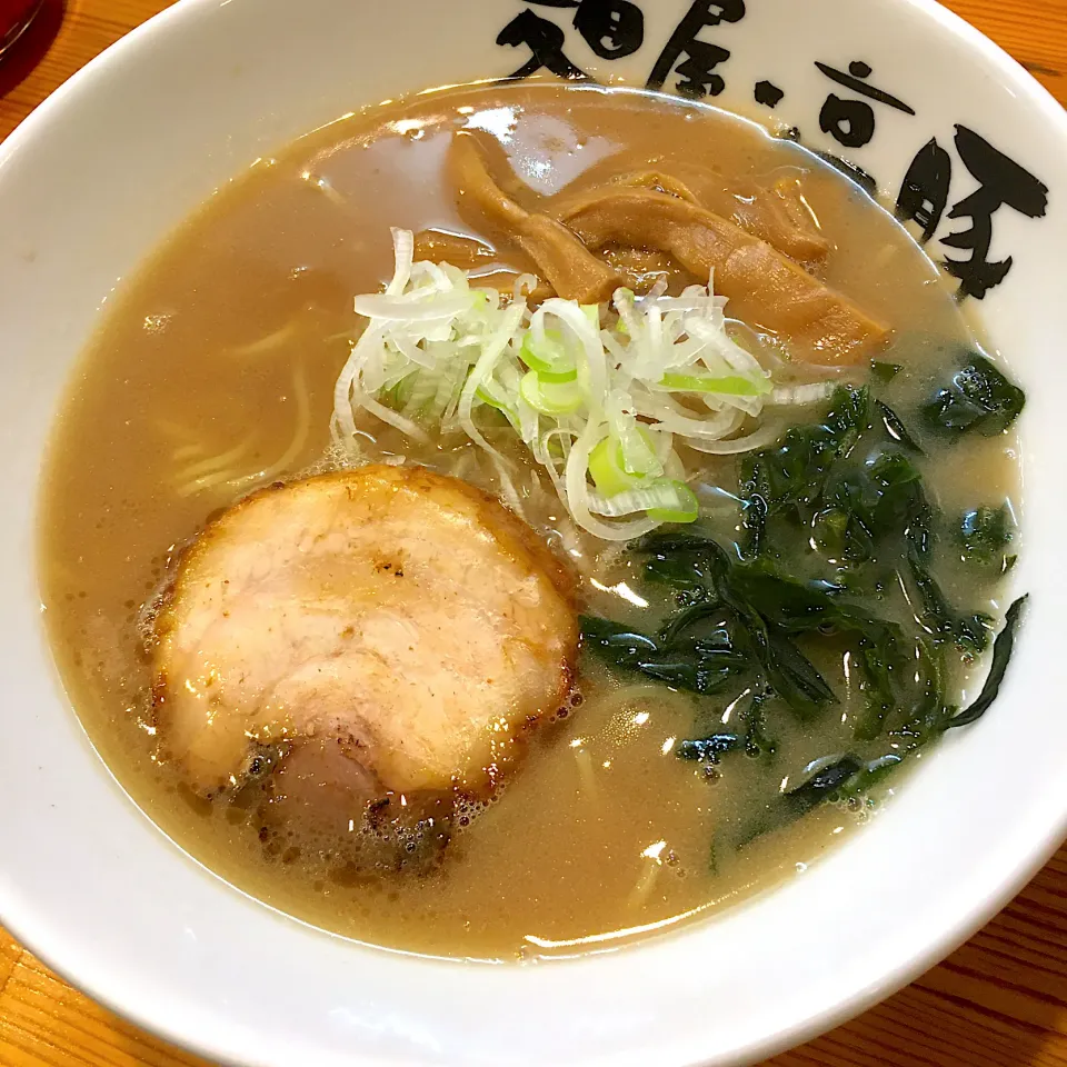 初めて入った豚骨しょうゆラーメン屋。|JTKさん