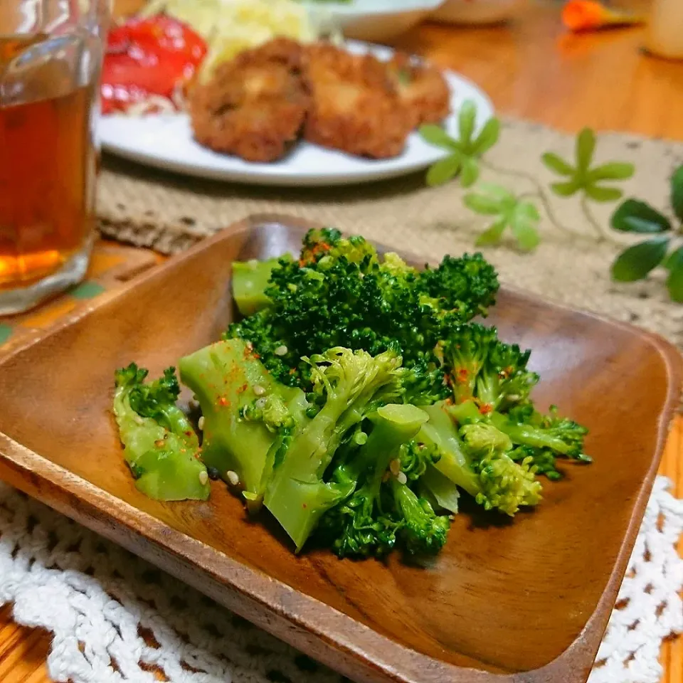 Snapdishの料理写真:ぞうさんのお台所さんの料理 ついつい食べ過ぎちゃうブロッコリーのナムル|とまと🍅さん