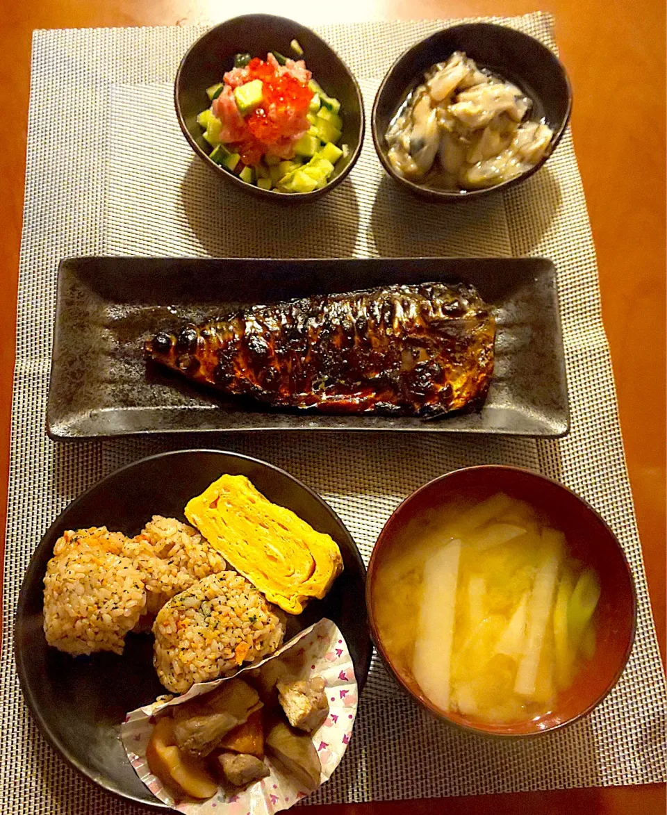 Today's Dinner🍴 生牡蠣ﾎﾟﾝ酢･ｱﾎﾞｶﾄﾞ胡瓜の鮪とろ･鯖の塩焼き･うちわお土産･大根のお味噌汁|🌈Ami🍻さん