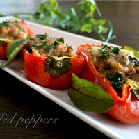 赤ピーマンの肉詰め