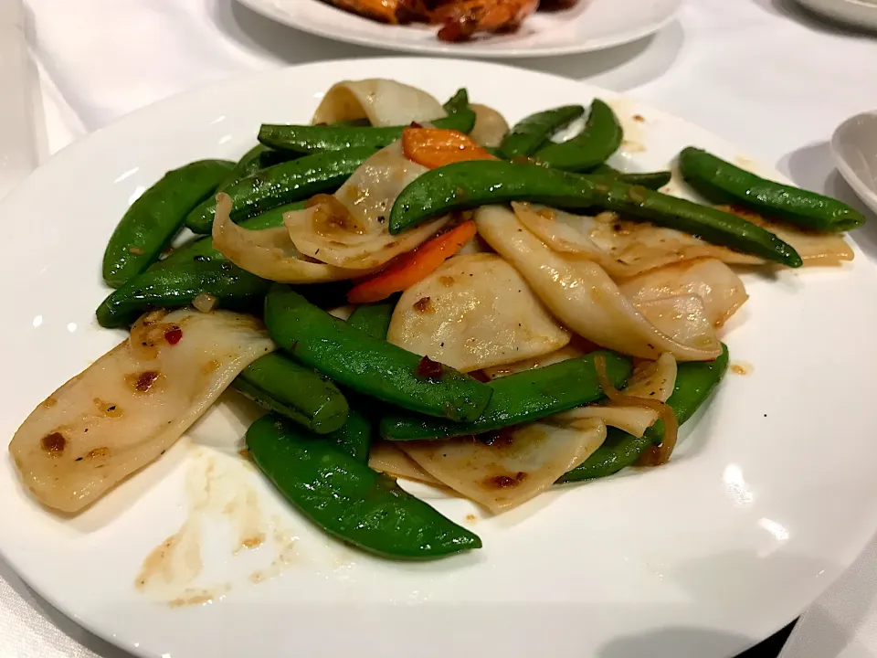 Pan fried slices squid with honey peas in spicy sauce|Sky Blueさん