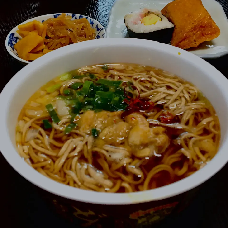 昼ごはん☀️☀️☀️断酒279日目　　　　　　　　蕎麦といなりと大根と。|ぽんたさん