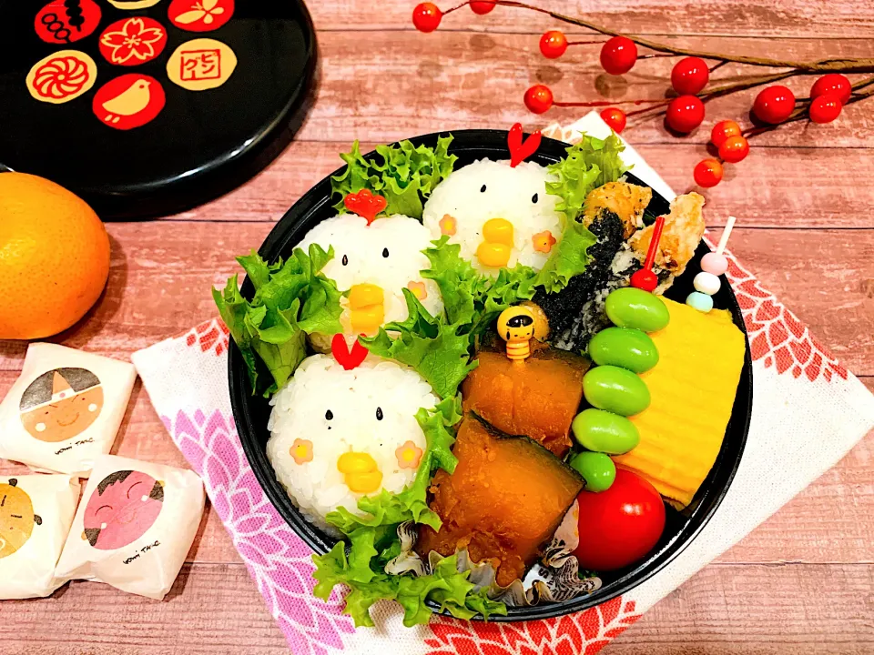 JKお弁当🐔にわとりさん弁当🐔鶏唐揚げ、卵焼き、南瓜煮、🍅|いちごさん