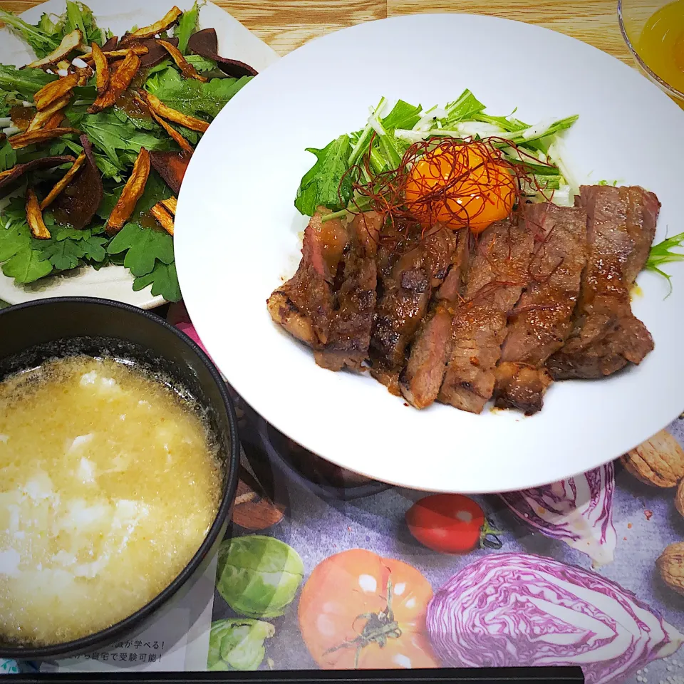 焼肉丼　サラダ　雷汁|りえさん