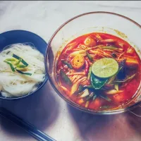 Snapdishの料理写真:Seafood and Mushroom Tom Yum|Khassie Eyreさん