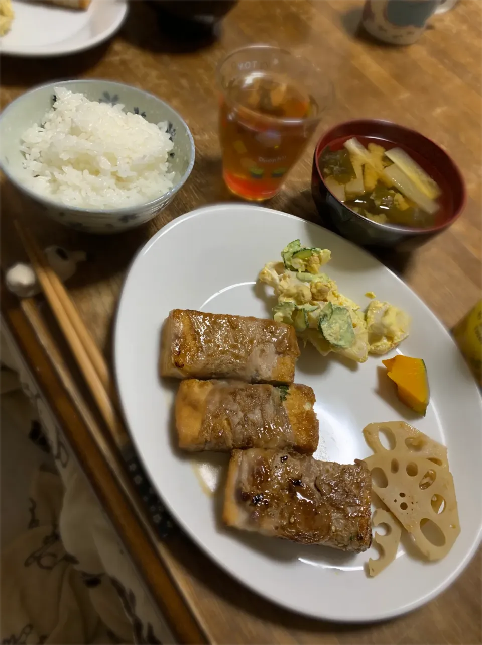 厚揚げの大葉と豚肉包み・蓮根サラダ・かぼちゃの煮物・蓮根のきんぴら・味噌汁・ご飯|ちびろ菌さん