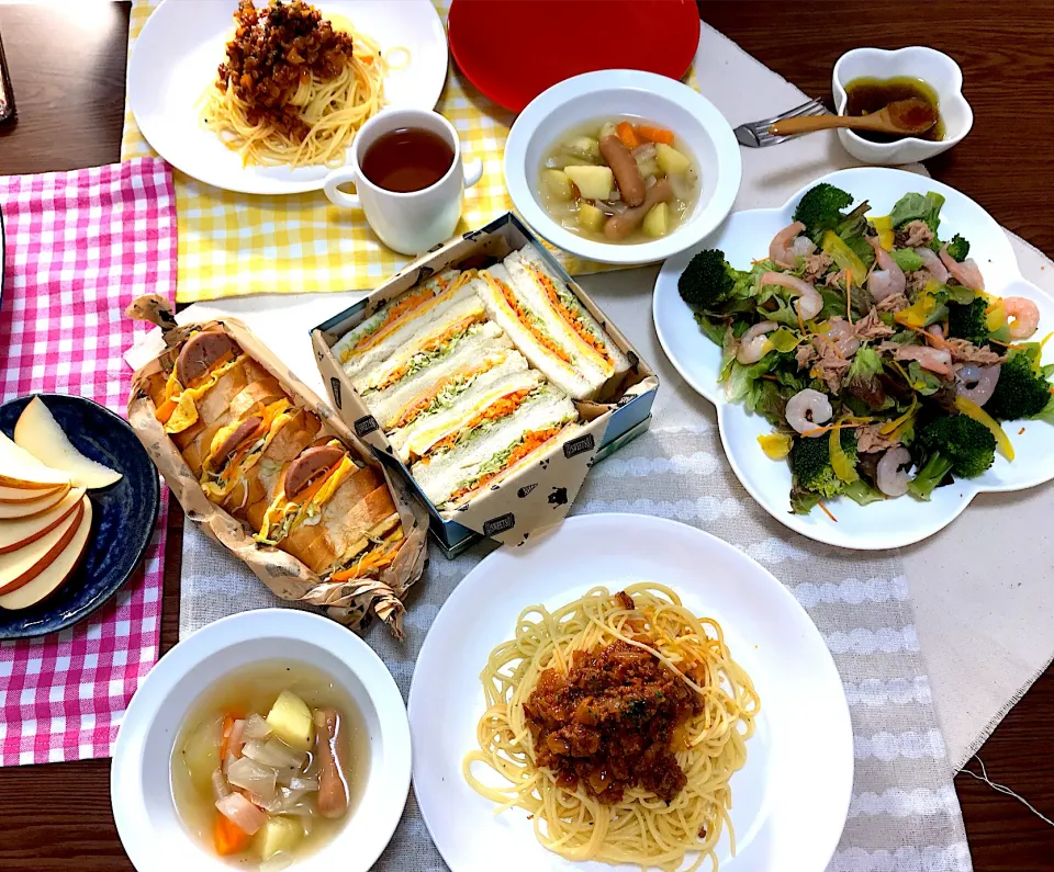 お友達がサンドイッチ🥪を作って来てくれたので、それに合わせたメニューでランチタイム🍴✨🌈|めぐぐさん