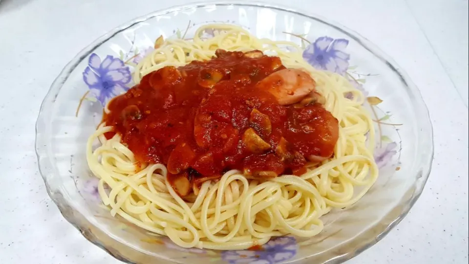 pasta with smoked sausage and mushrooms in tomato sauce|steven z.y.さん